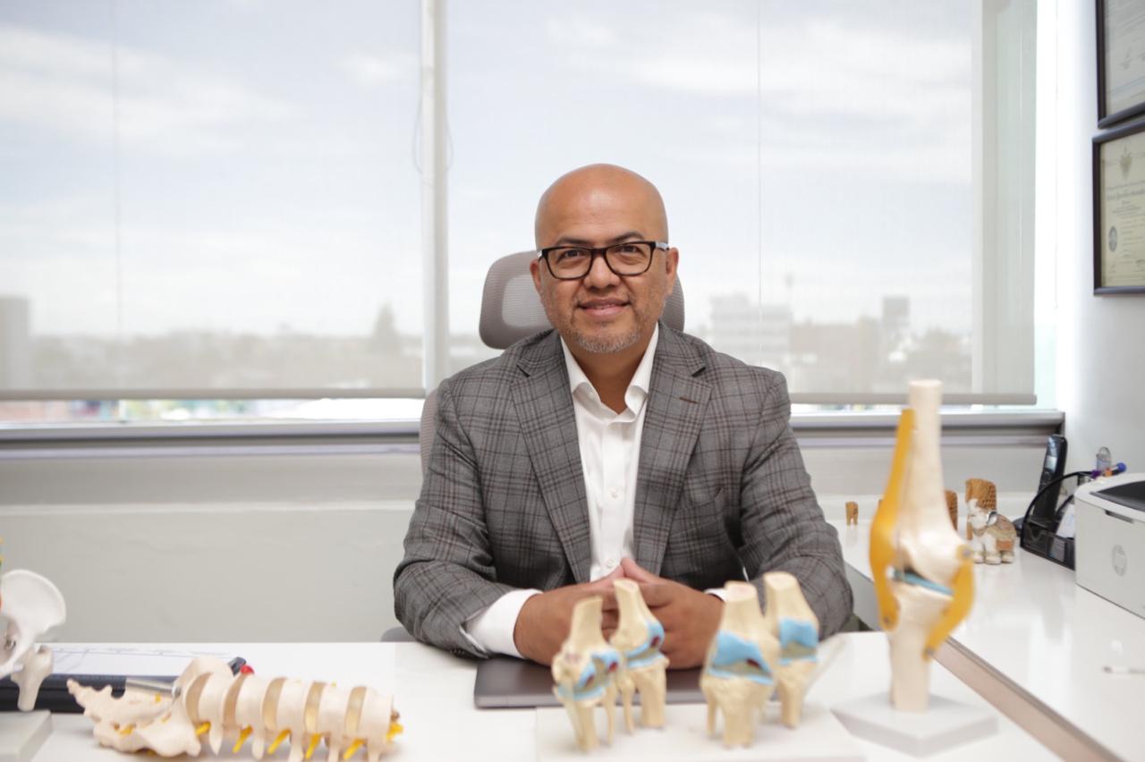 Dr. Erick Paredes González